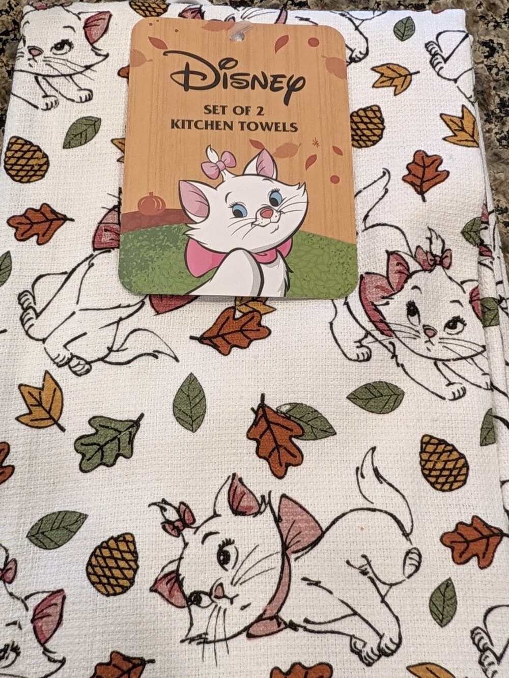NEW Disney The Aristocats Marie Fall Leaves Autumn Kitchen Towels 2 Set